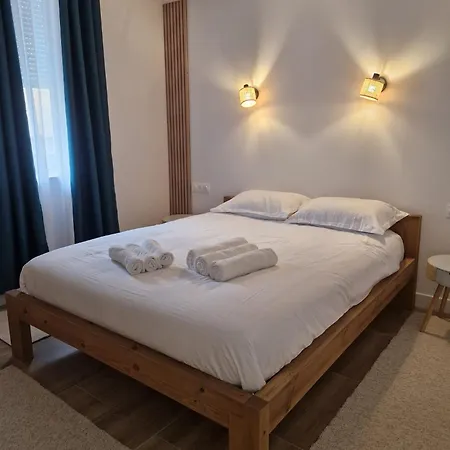 La Fontaine Apartment *