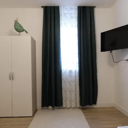 La Fontaine Apartment *